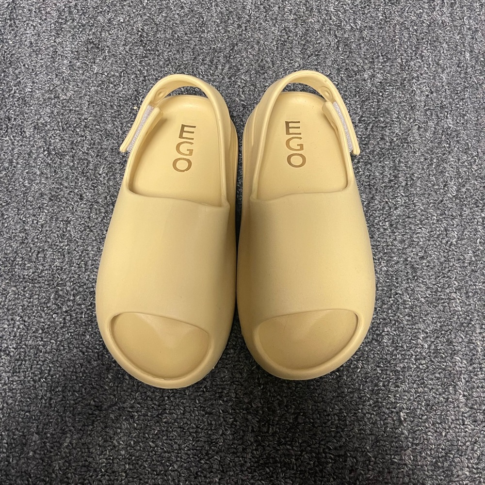 Replica Yeezy kids sandals
